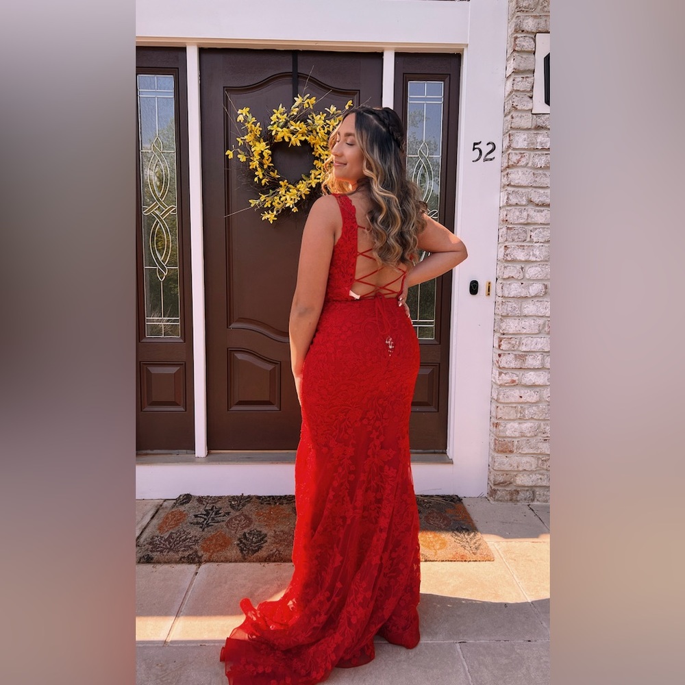 Selling my prom dress! Price is negotiable - Picture 3 of 4